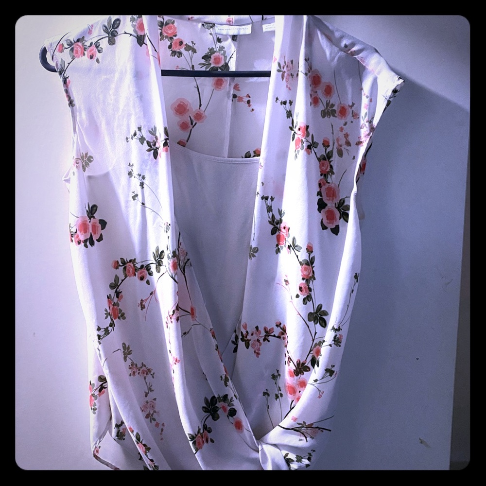 Super cute top! Xs fits like small New York comp